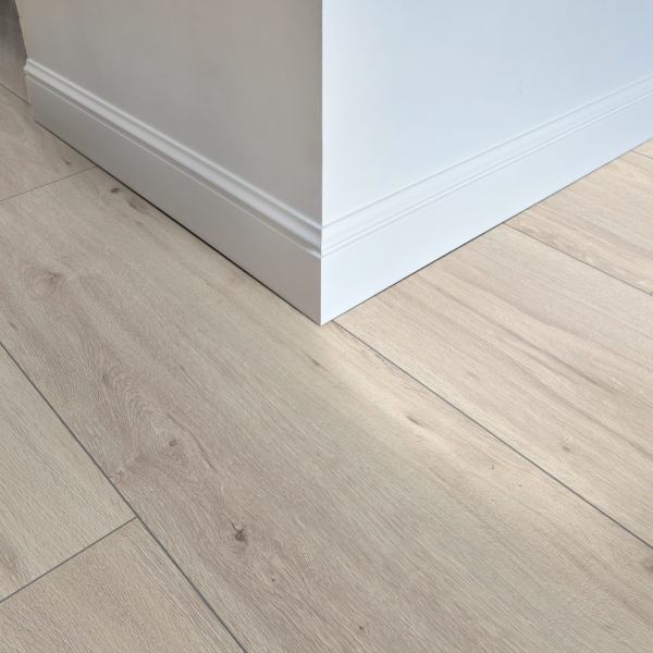 Komplett-Set FLOOR24 Laminat Landhausdiele 4V 832-4 XL Eiche hell grau 8 mm