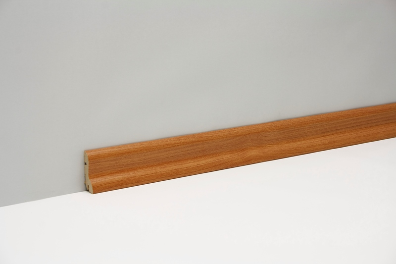 FUXX Leiste Kirschbaum SB brill. foliert 2400x40x20