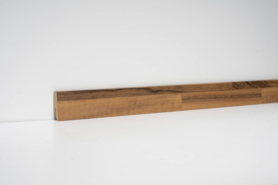 CLIP Leiste Nussbaum gebl. foliert 2400x58x19